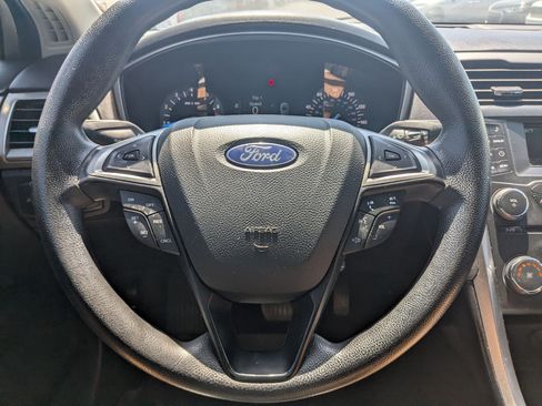 Used 2018 Ford Fusion SE FWD image 18