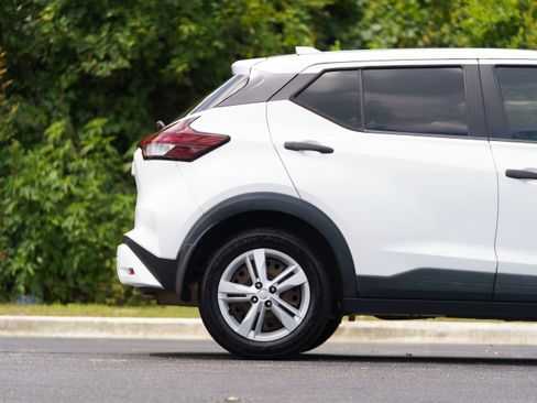 Used 2021 Nissan Kicks S FWD image 6