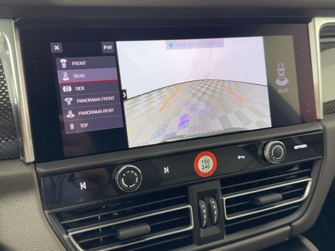 Certified 2026 Porsche Macan AWD/4WD image 25