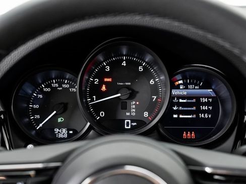 Used 2025 Porsche Macan image 15