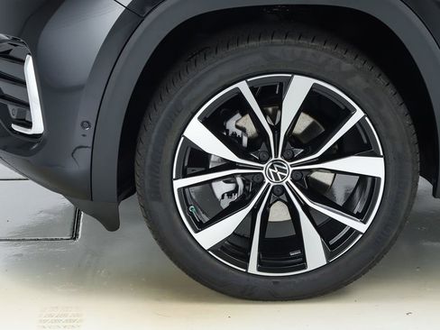 New 2026 Volkswagen Atlas SEL Premium R-Line image 5