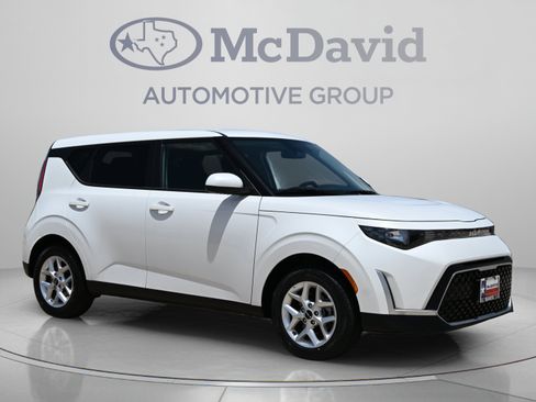 Used 2025 Kia Soul LX w/ LX Technology Package FWD image 8