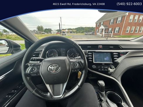 Used 2020 Toyota Camry SE FWD image 14
