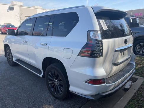 Used 2023 Lexus GX 460 Premium w/ Accessory Package image 5