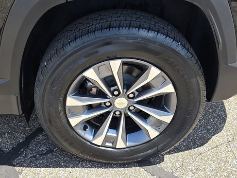 Used 2025 Chevrolet Equinox LT w/ Convenience Package II FWD image 32