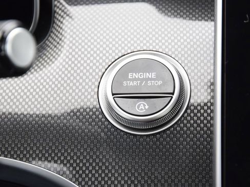 Used 2025 Mercedes-Benz C 300 4MATIC Sedan image 32