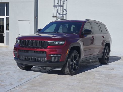 New 2025 Jeep Grand Cherokee L Limited w/ Luxury Tech Group II image 2