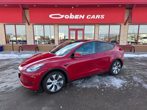 Used 2021 Tesla Model Y Long Range image 1