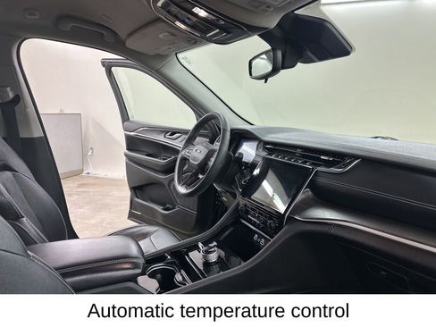 Used 2023 Jeep Grand Cherokee Limited w/ Black Appearance Package image 20