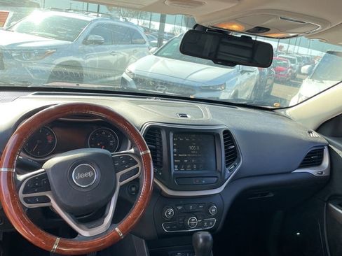 Used 2017 Jeep Cherokee Limited image 7
