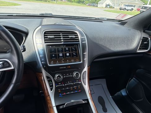 Used 2019 Lincoln Nautilus Reserve AWD/4WD image 22