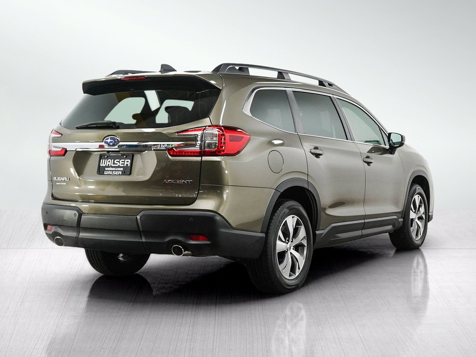 Used 2024 Subaru Ascent Premium w/ Convenience Package AWD/4WD image 5