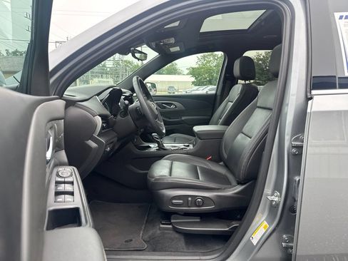 Used 2023 Chevrolet Traverse LT w/ LT Premium Package AWD/4WD image 13
