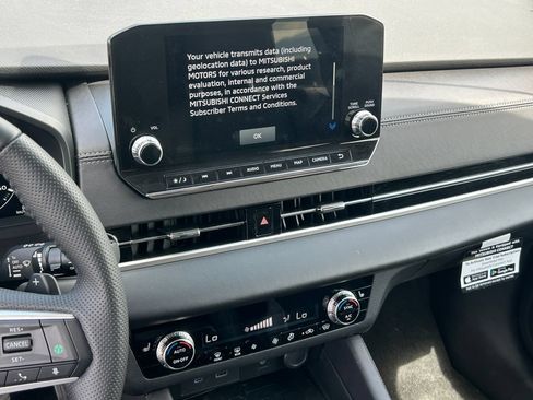 Used 2025 Mitsubishi Outlander 4WD Plug-In Hybrid image 15