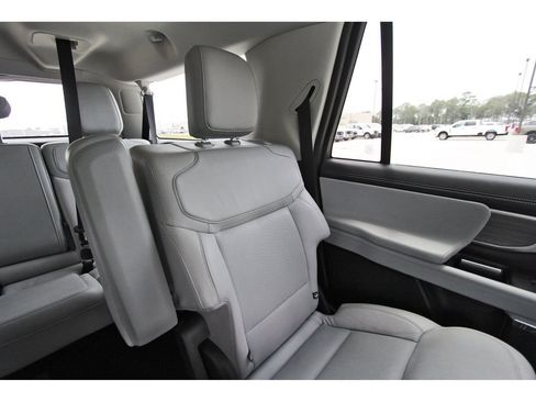 Used 2025 Ford Expedition Max Platinum w/ Driver's Package AWD/4WD image 13