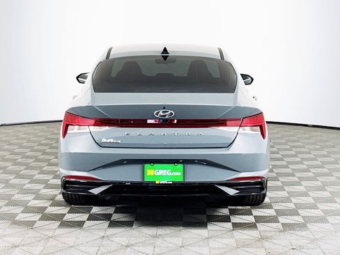 Used 2022 Hyundai Elantra SEL w/ Convenience + Premium Package FWD image 7