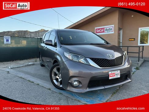 Used 2014 Toyota Sienna SE FWD image 1