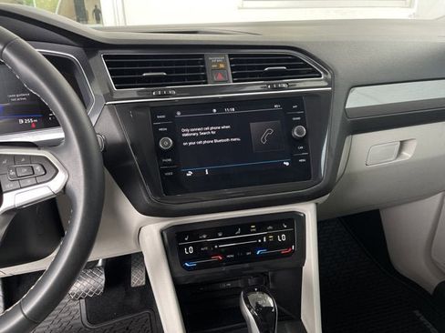 Used 2023 Volkswagen Tiguan SE FWD image 15