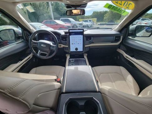 Used 2022 Ford Expedition Max Platinum AWD/4WD image 2