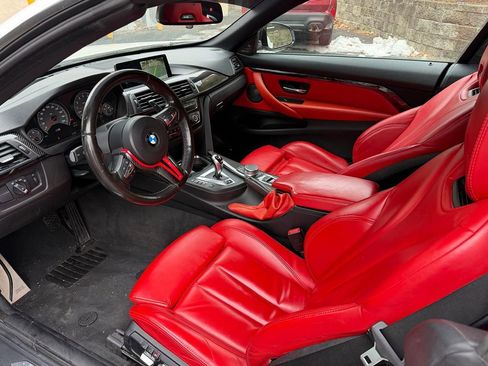 Used 2018 BMW M4 Convertible image 15