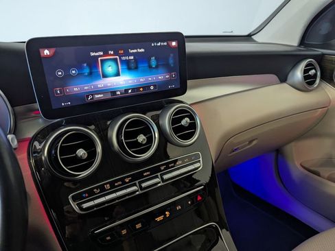 Used 2021 Mercedes-Benz GLC 300 image 11