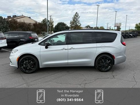 New 2026 Chrysler Pacifica Select w/ S Appearance Package image 8