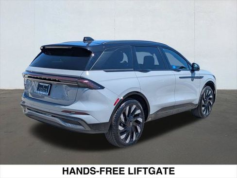 Used 2026 Lincoln Nautilus Reserve w/ Jet Appearance Package AWD/4WD image 5