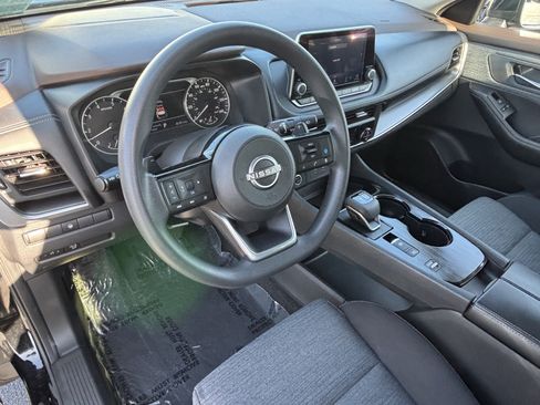 Used 2023 Nissan Rogue SV FWD image 17
