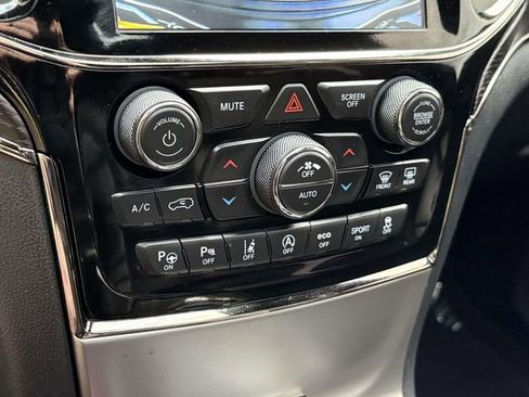 Used 2020 Jeep Grand Cherokee High Altitude AWD/4WD image 17