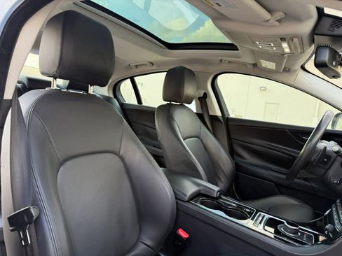 Used 2017 Jaguar XE Premium image 17