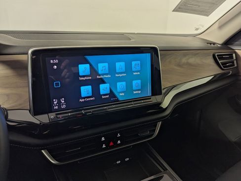 Used 2024 Volkswagen Atlas SE image 7