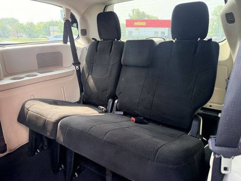 Used 2013 Dodge Grand Caravan SXT FWD image 6