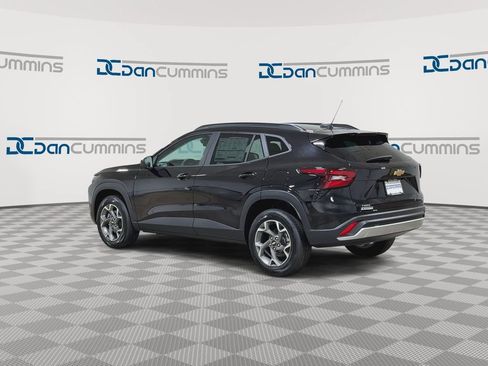 New 2026 Chevrolet Trax LT w/ LT Convenience Package FWD image 6