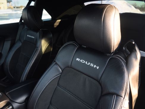 Used 2019 Ford Mustang GT Premium w/ GT Performance Package image 16