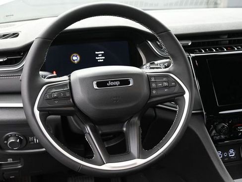 New 2025 Jeep Grand Cherokee Laredo image 28