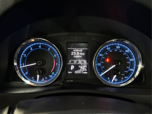 Used 2018 Toyota Corolla LE FWD image 16
