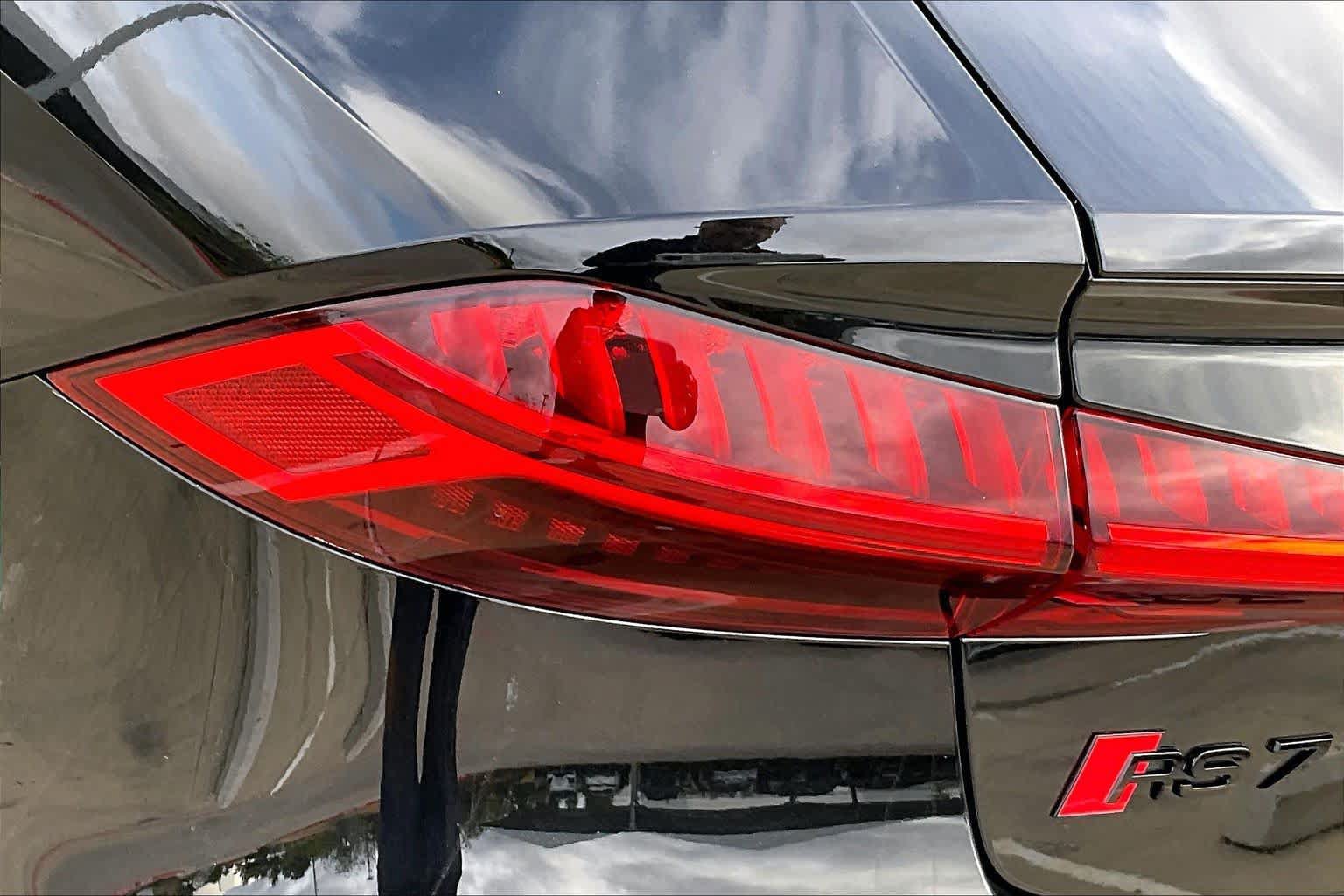 Used 2025 Audi RS 7 Performance AWD/4WD image 28