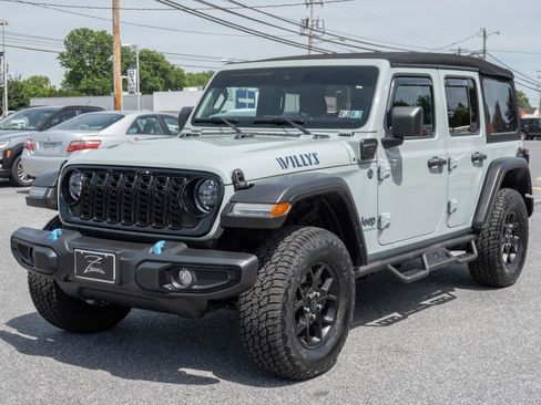 Used 2024 Jeep Wrangler Unlimited AWD/4WD image 8