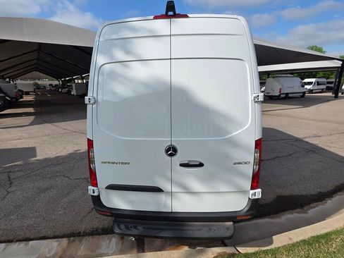 Used 2025 Mercedes-Benz Sprinter 2500 image 3