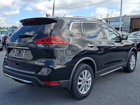 Used 2018 Nissan Rogue SV w/ Premium Package AWD/4WD image 4