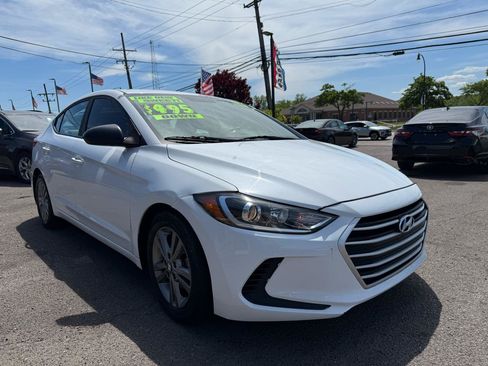 Used 2017 Hyundai Elantra SE FWD image 3