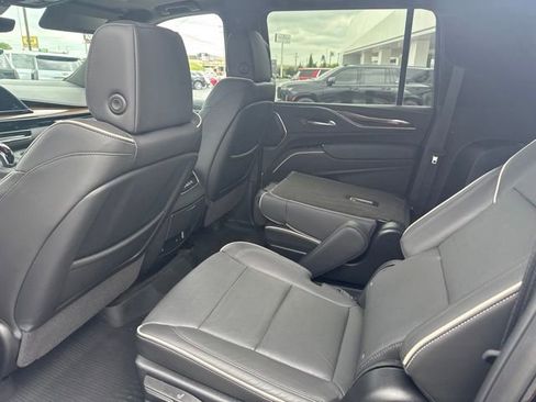 Used 2024 Cadillac Escalade ESV Premium Luxury AWD/4WD image 12