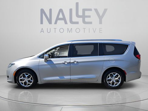 Used 2018 Chrysler Pacifica Limited FWD image 2