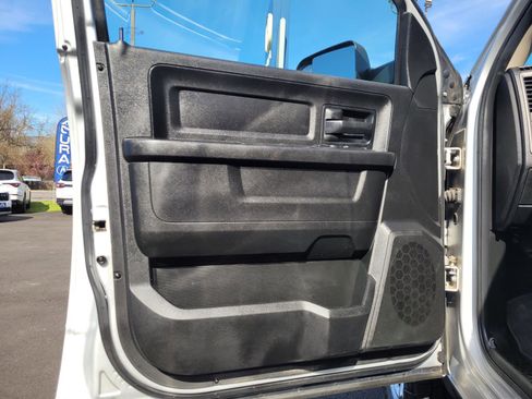 Used 2018 RAM 2500 Tradesman w/ Chrome Appearance Group image 12