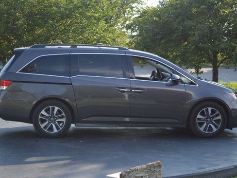 Used 2016 Honda Odyssey Touring Elite image 12