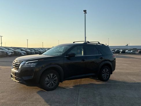 Certified 2024 Nissan Pathfinder SV FWD image 11