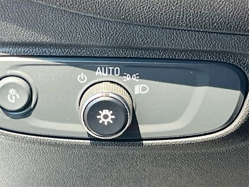 Used 2023 Chevrolet Equinox LT image 10