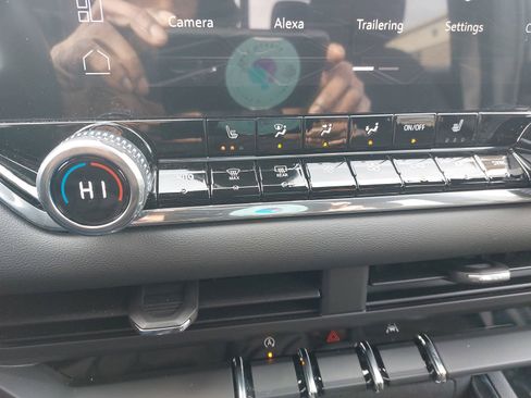 Used 2024 GMC Canyon Elevation w/ Convenience Package image 23