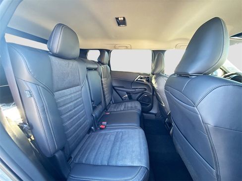 New 2026 Mitsubishi Outlander SE image 29