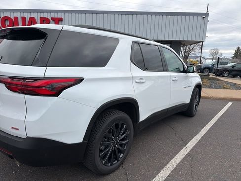Used 2023 Chevrolet Traverse RS image 4